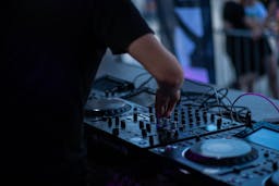 Show progression by sharing DJ & label Inbox support 